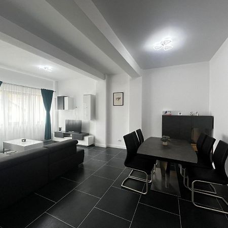 Marvellous Aparthotel With Master Apartments Сучава Екстер'єр фото