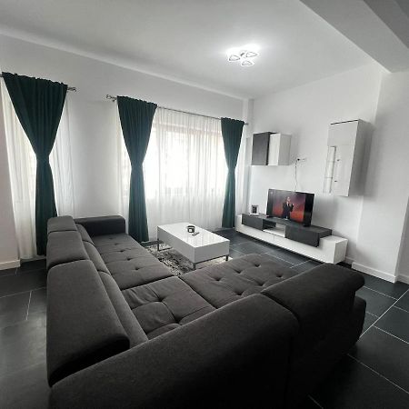 Marvellous Aparthotel With Master Apartments Сучава Екстер'єр фото