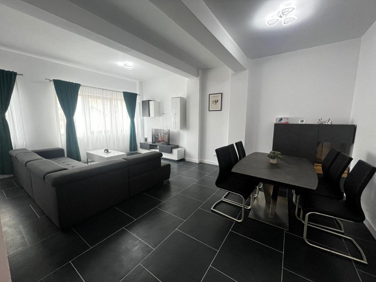 Marvellous Aparthotel With Master Apartments Сучава Екстер'єр фото