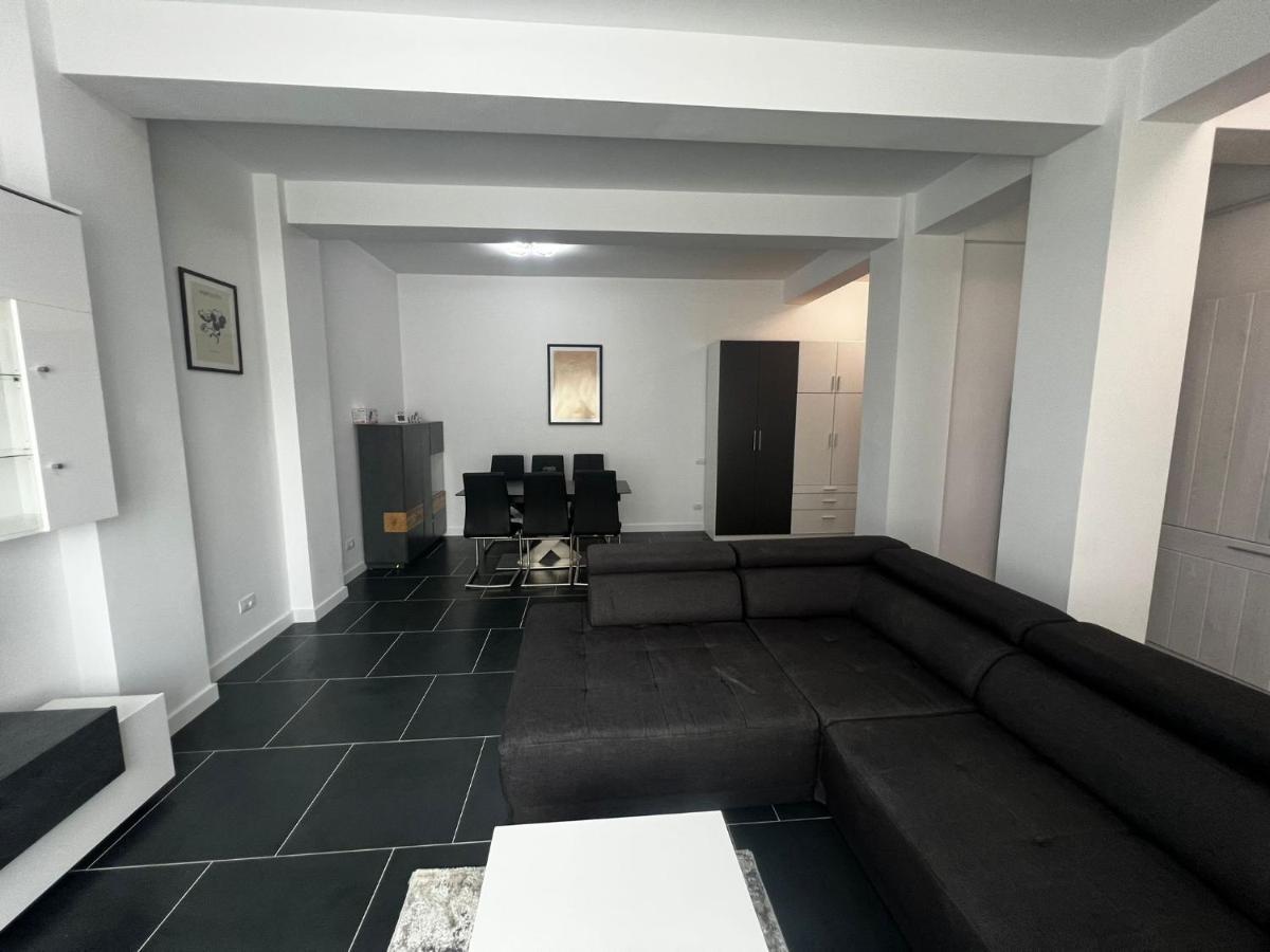 Marvellous Aparthotel With Master Apartments Сучава Екстер'єр фото