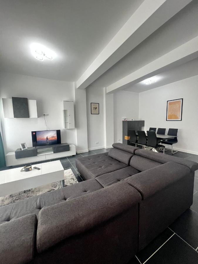 Marvellous Aparthotel With Master Apartments Сучава Екстер'єр фото
