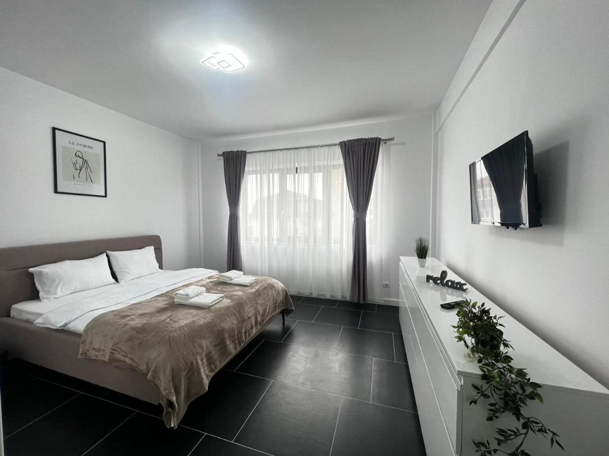 Marvellous Aparthotel With Master Apartments Сучава Екстер'єр фото