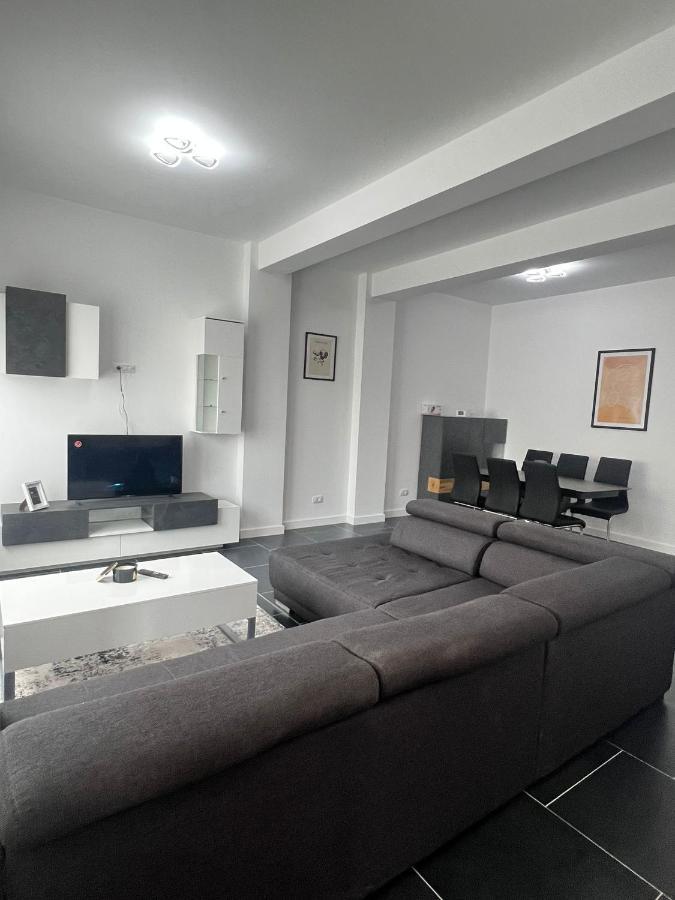 Marvellous Aparthotel With Master Apartments Сучава Екстер'єр фото