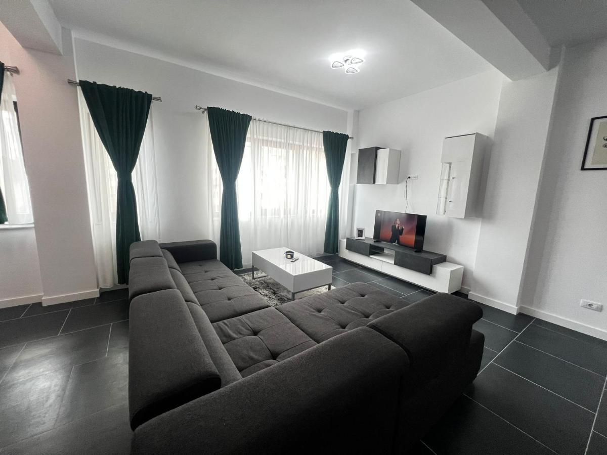 Marvellous Aparthotel With Master Apartments Сучава Екстер'єр фото