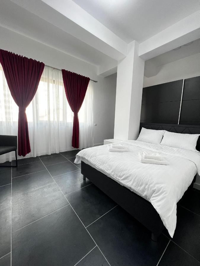Marvellous Aparthotel With Master Apartments Сучава Екстер'єр фото