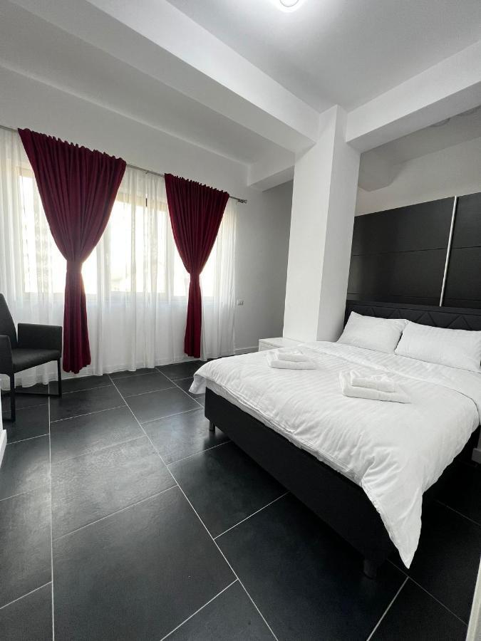 Marvellous Aparthotel With Master Apartments Сучава Екстер'єр фото
