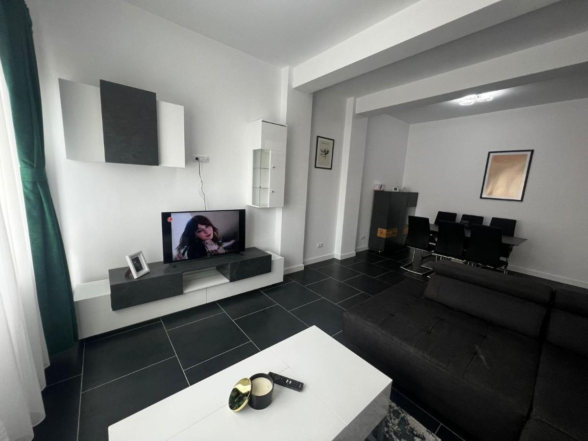 Marvellous Aparthotel With Master Apartments Сучава Екстер'єр фото