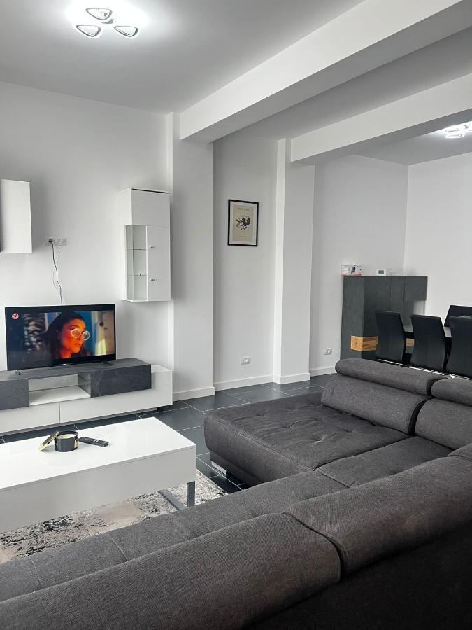 Marvellous Aparthotel With Master Apartments Сучава Екстер'єр фото