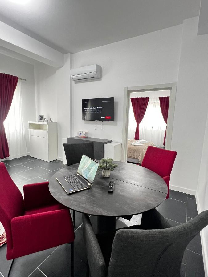 Marvellous Aparthotel With Master Apartments Сучава Екстер'єр фото