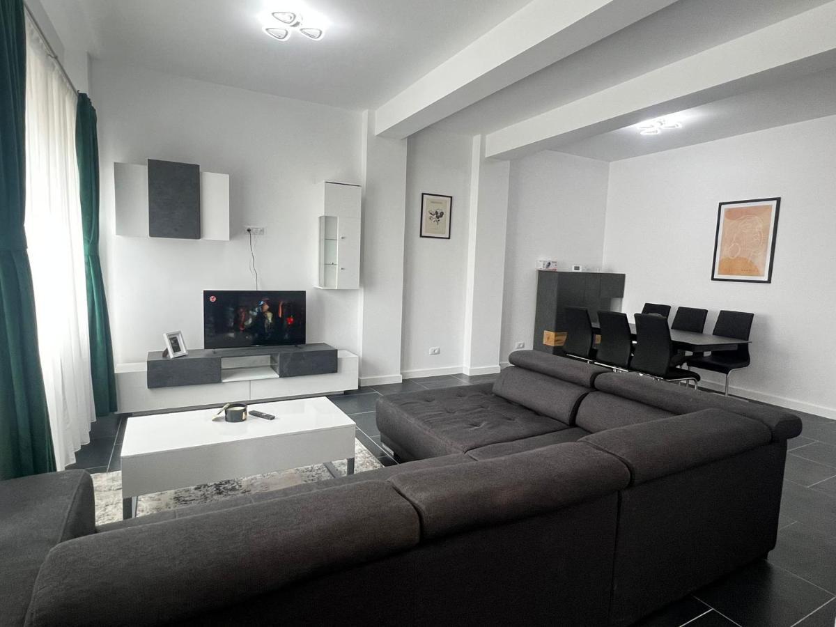Marvellous Aparthotel With Master Apartments Сучава Екстер'єр фото