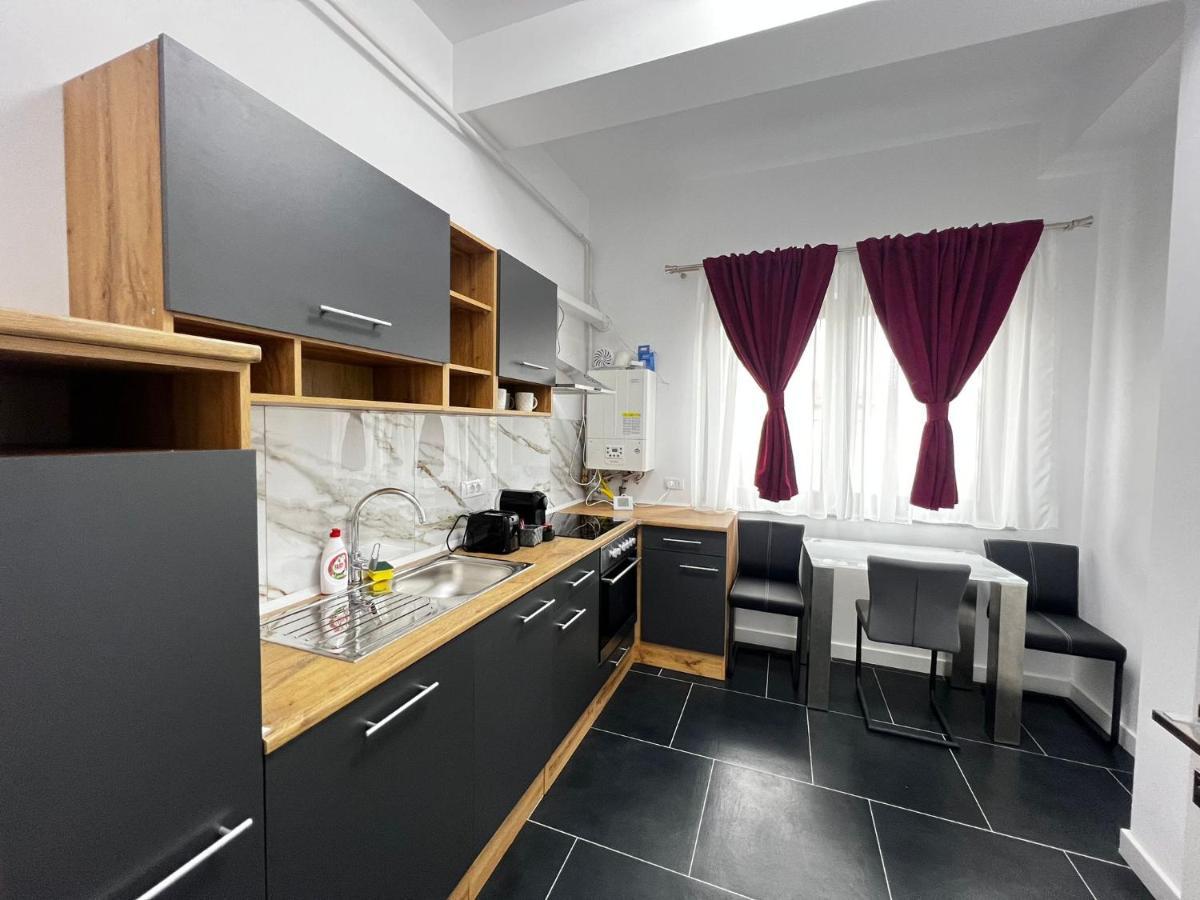 Marvellous Aparthotel With Master Apartments Сучава Екстер'єр фото