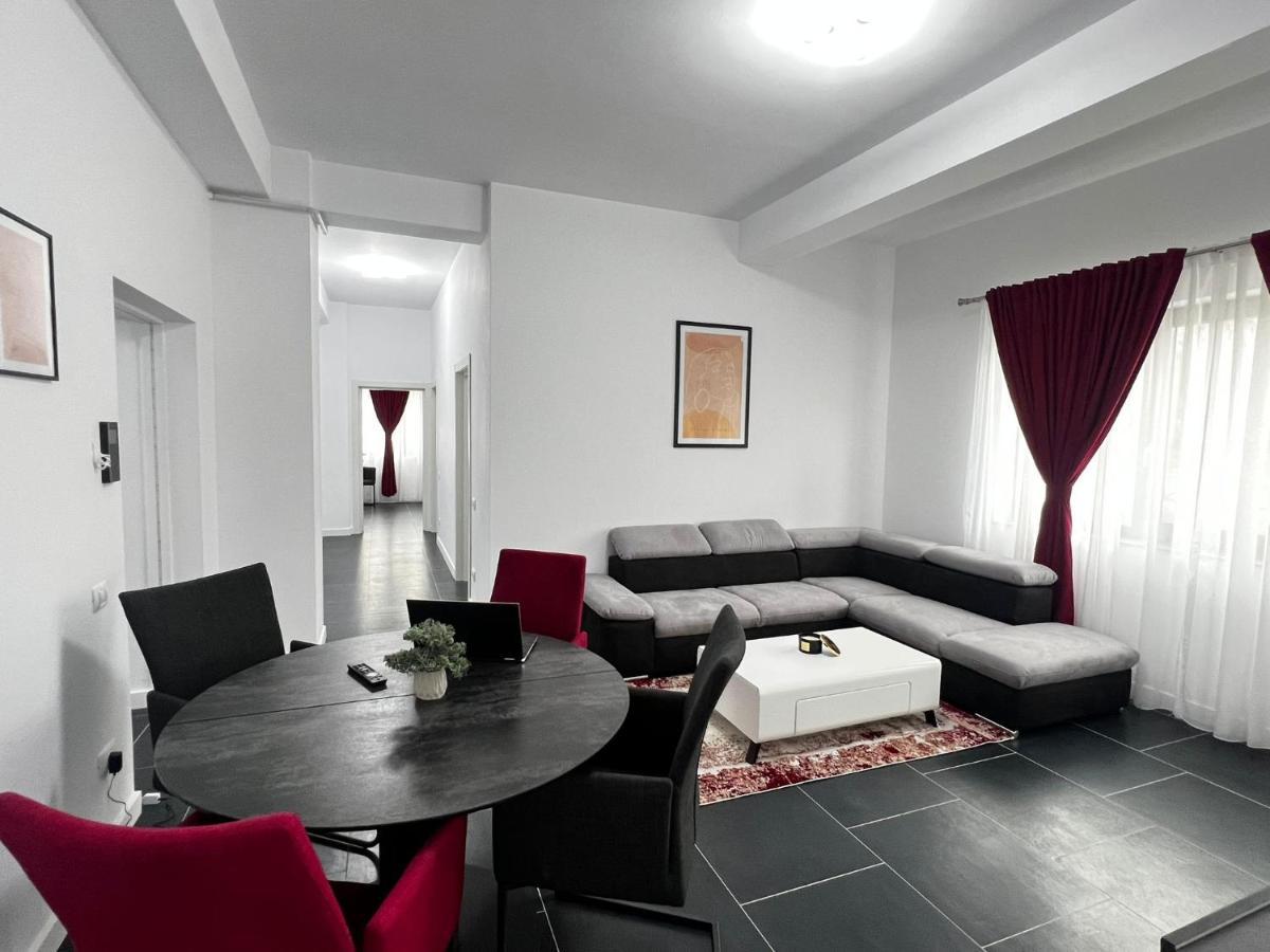 Marvellous Aparthotel With Master Apartments Сучава Екстер'єр фото