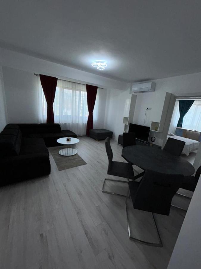 Marvellous Aparthotel With Master Apartments Сучава Екстер'єр фото