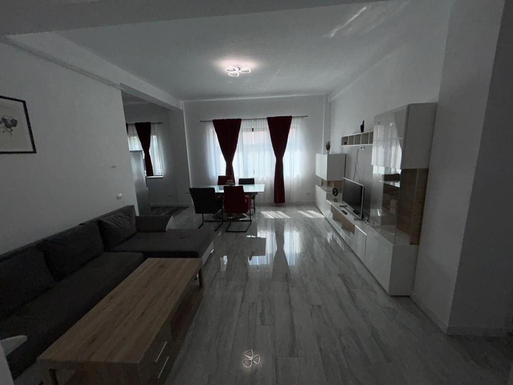 Marvellous Aparthotel With Master Apartments Сучава Екстер'єр фото